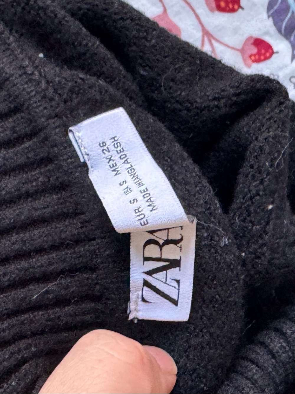 ZARA Black Ribbed Turtleneck Sweater